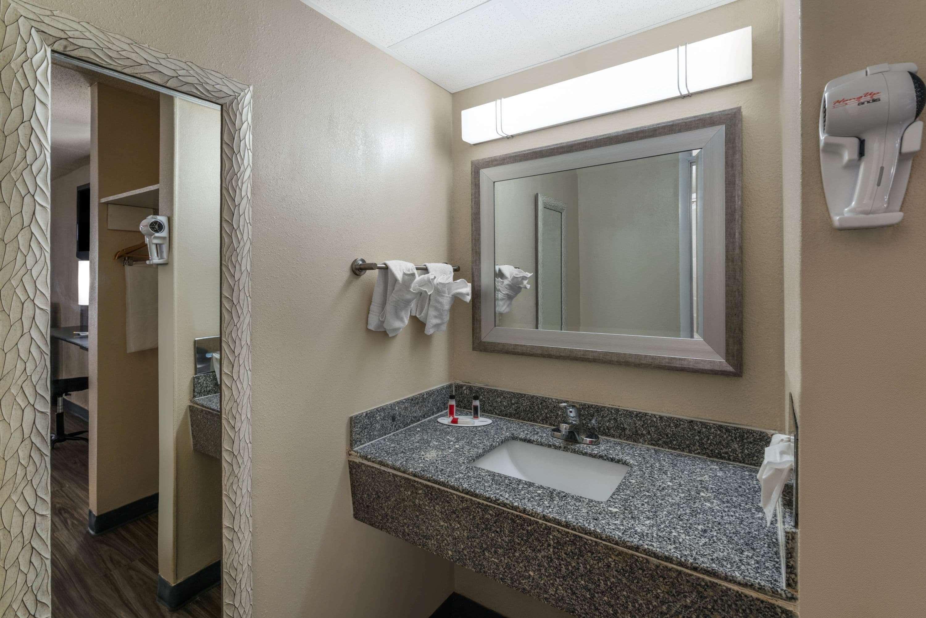 Days By Wyndham Knoxville North Hotel 2*