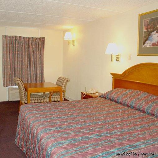 Days By Wyndham Knoxville North 2*