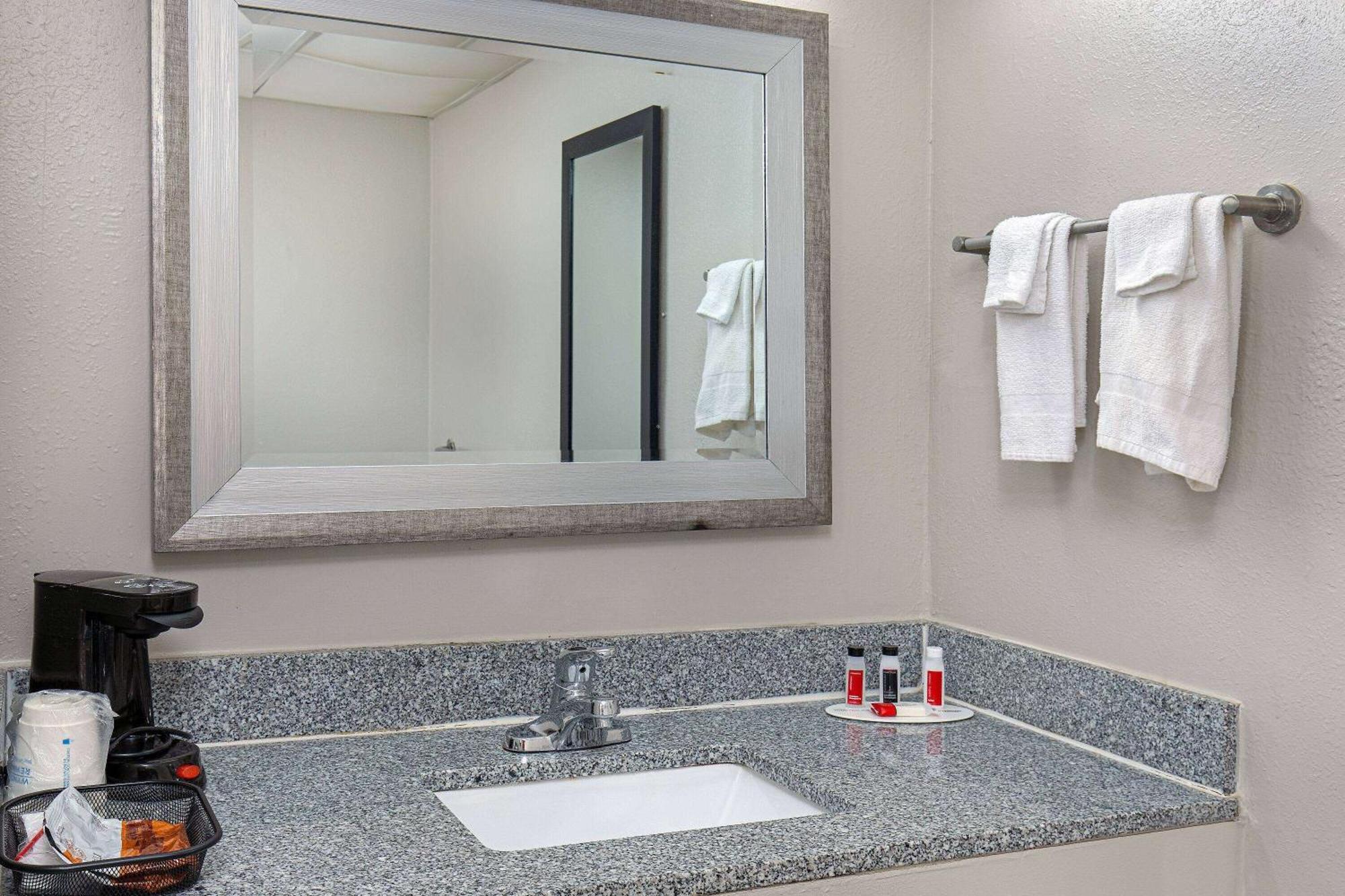 Days By Wyndham Knoxville North Hotel